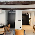 Au Vieux Bassin Apartment *