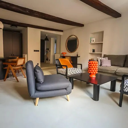 Au Vieux Bassin Apartment *