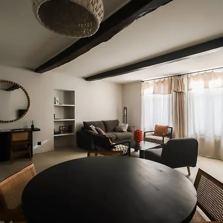 Au Vieux Bassin Apartment *